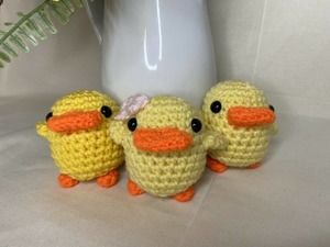 Simple Creations Crochet Decorations "Sibling Chicks"